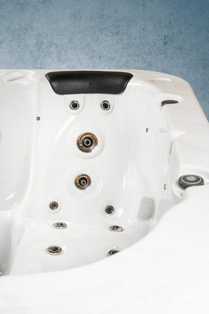 PureHaven American Outdoor-Whirlpool 210x160 cm für 3 Personen mit 33 Massagedüsen Heizung LEDs Thermoabdeckung Farbe Sterling Silber/Grau