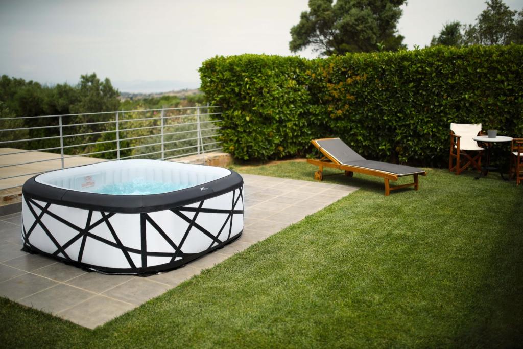 MSpa PureHaven aufblasbarer Whirlpool SOHO 185x185x68 cm für 6 Personen selbstreinigend inkl. Filterkatuschen und Abdeckung Leergewicht 35 kg