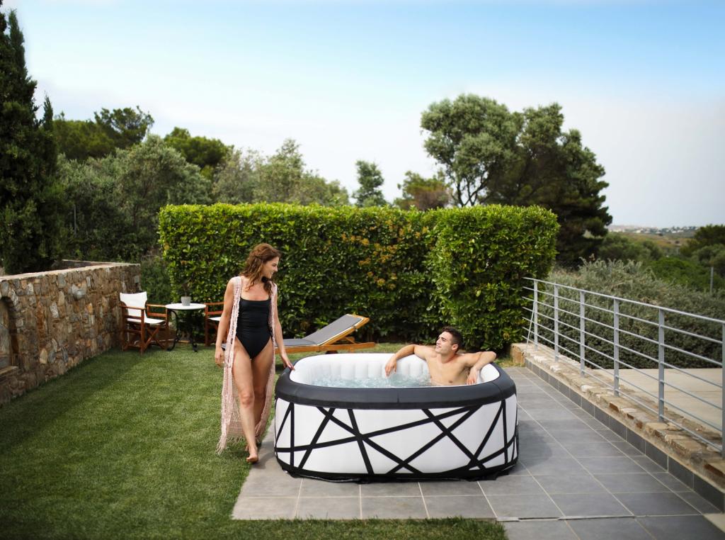 MSpa PureHaven aufblasbarer Whirlpool SOHO 185x185x68 cm für 6 Personen selbstreinigend inkl. Filterkatuschen und Abdeckung Leergewicht 35 kg
