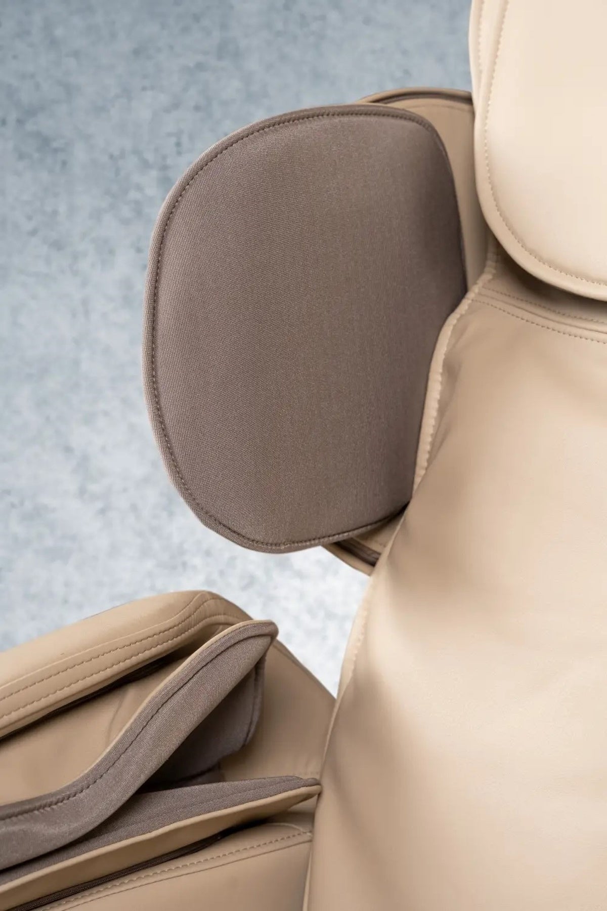 PureHaven Massage-Sessel 118x76x76 cm 6 Massagearten Rücken- Fuß- und Gesäßmassage einfache Bedienung energiesparend hochwertiges PU Leder in Beige