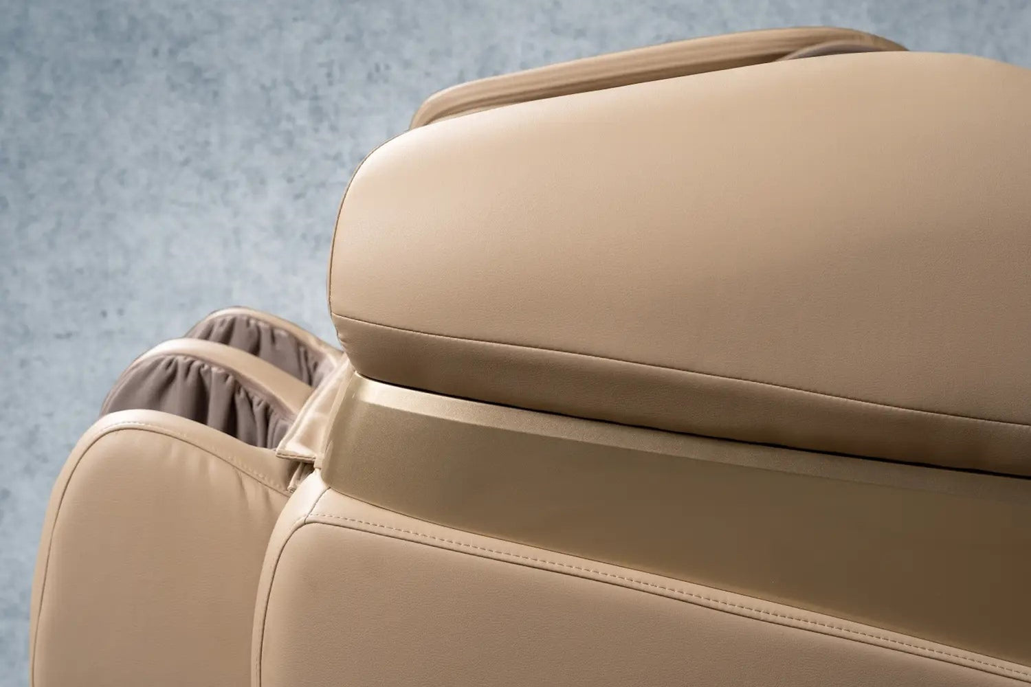 PureHaven Massage-Sessel 118x76x76 cm 6 Massagearten Rücken- Fuß- und Gesäßmassage einfache Bedienung energiesparend hochwertiges PU Leder in Beige