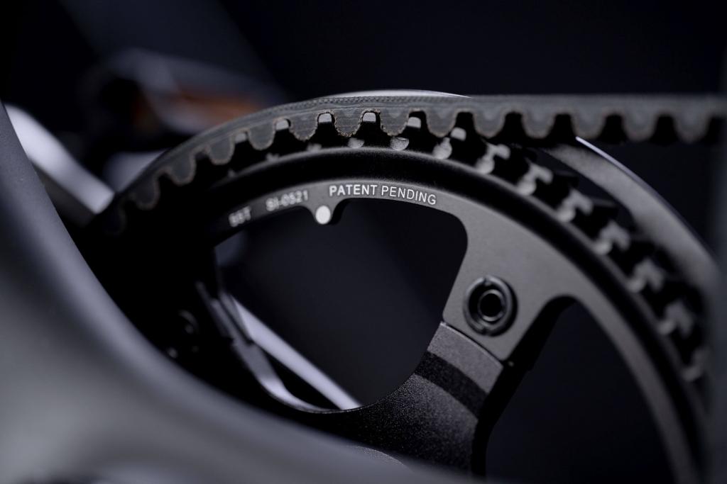 NewUrtopia Smartes Carbon E-Bike Rainbow Gr. M 35Nm Blinker Anti Diebstahl Navi App Sprachsteuerung