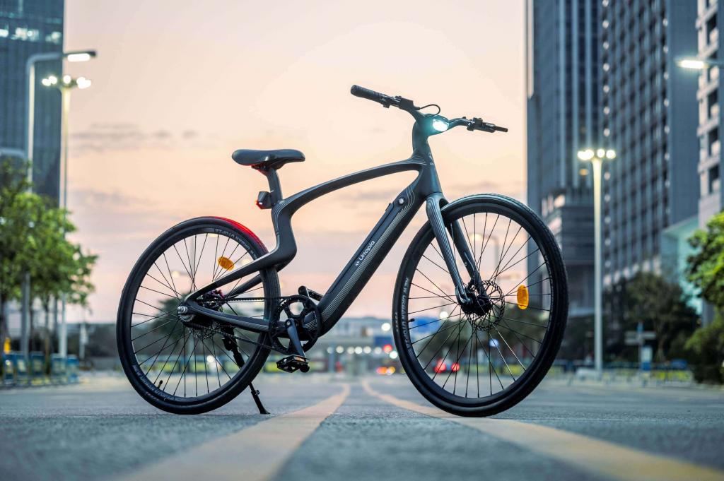 NewUrtopia Smartes Carbon E-Bike Sirius Gr. L 35Nm Blinker Anti Diebstahl Navi App Sprachsteuerung