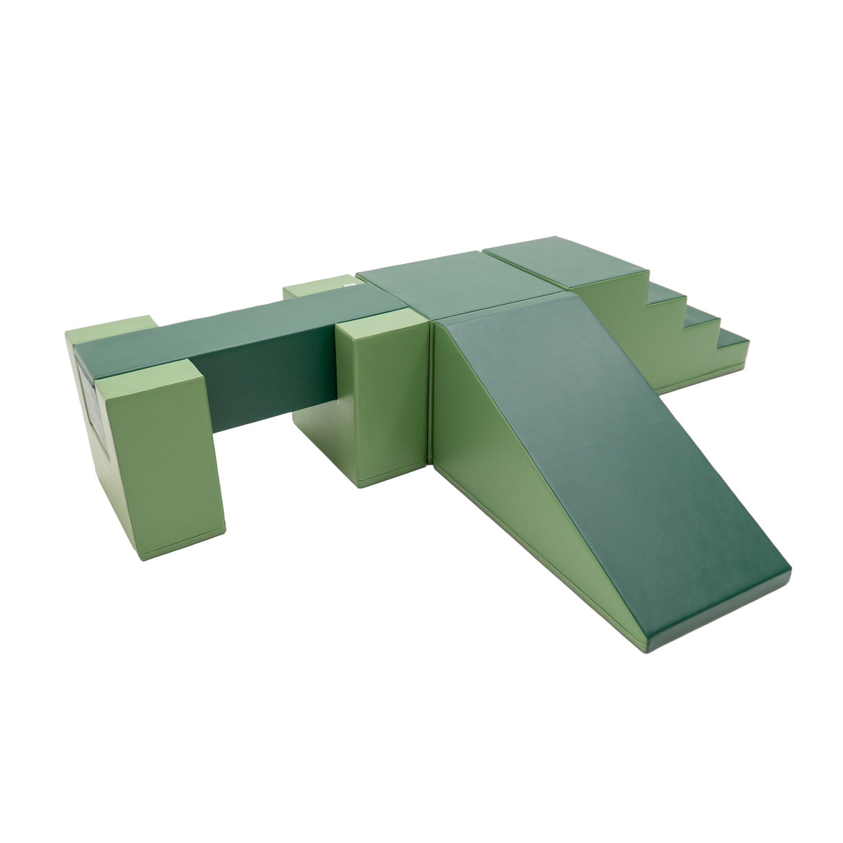 Grüne Spiel- und Bewegungslandschaft mit Rampen und Treppen