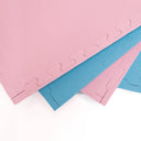 Bunte, rutschfeste Bodenmatten in Pink und Blau übereinandergelegt