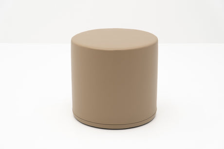 Runder Hocker in beige mit glatter Oberfläche und gepolstertem Sitz