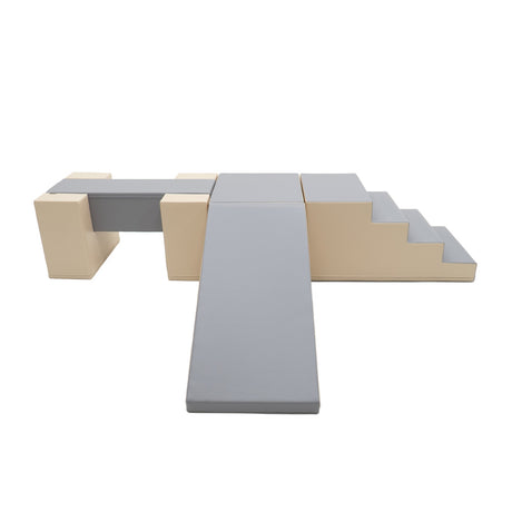 Modulares Spielset mit Treppe und Rampe in neutralen Farben