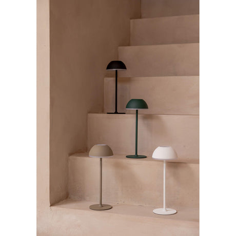 Jens Living LED Tischlampen stehen auf einer Treppe sind aber ausgeschaltet