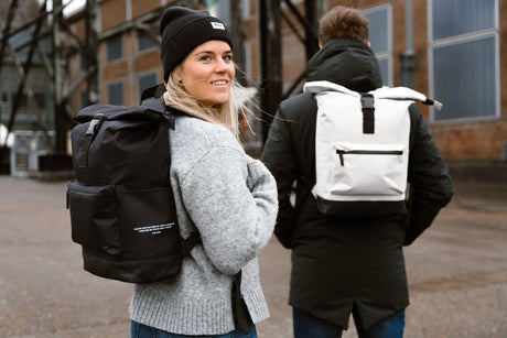 Norländer Rucksack Schwarz werden von Personen getragen