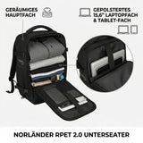 Nahaufnahme des schwarzen Norländer Simply Green RPET 2.0 Handgepäck Rucksacks aus einer Drei-Viertel-Perspektive auf weißem Hintergrund