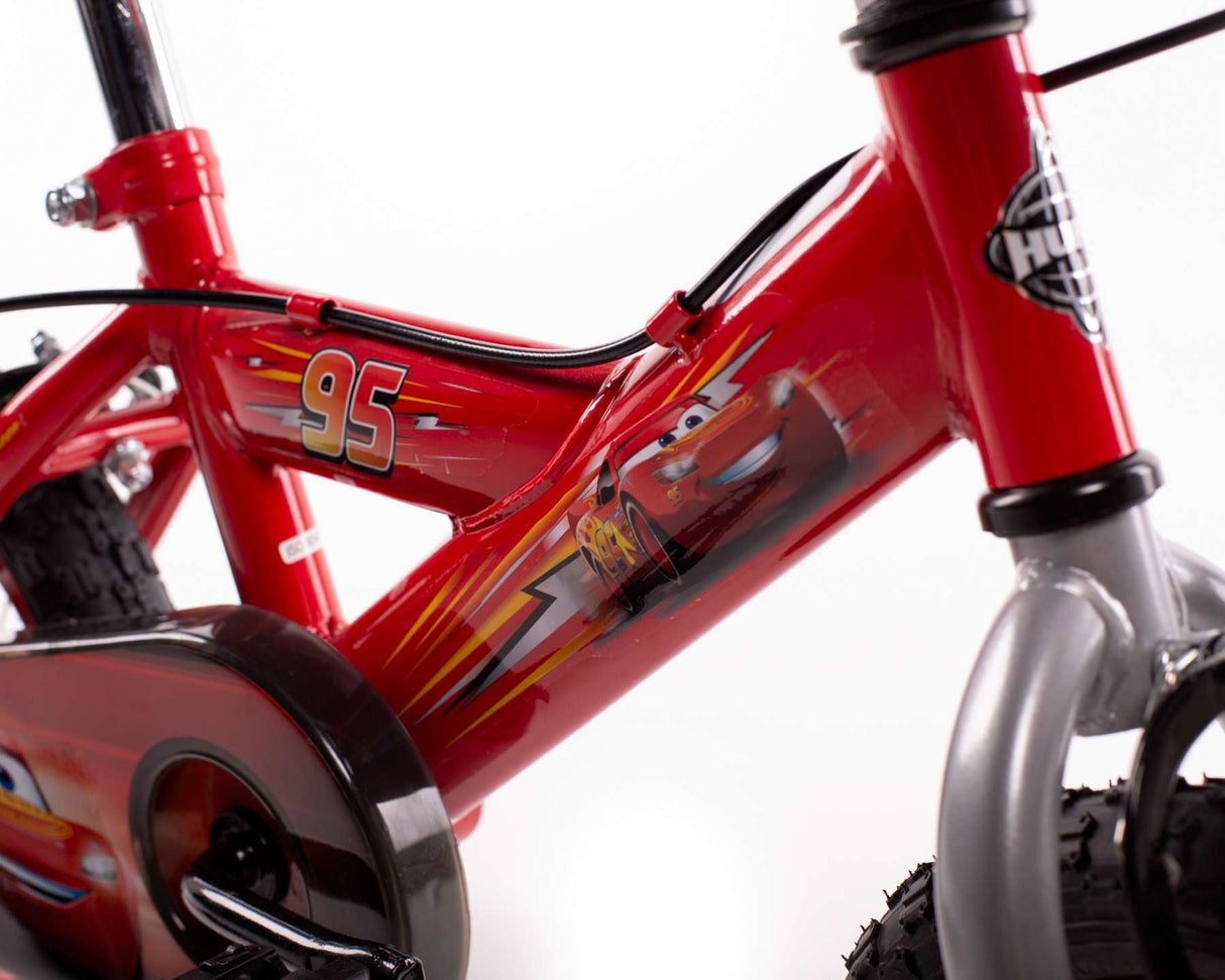 Rotes Kinderfahrrad mit Lightning McQueen-Motiv und stabilen Reifen