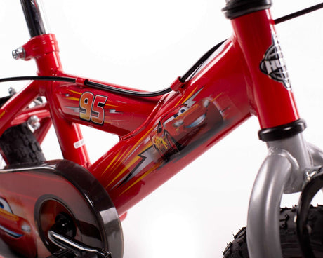 Rotes Kinderfahrrad mit Lightning McQueen-Motiv und stabilen Reifen