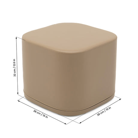 Beiger, quadratischer Hocker mit abgerundeten Kanten und Maßangaben