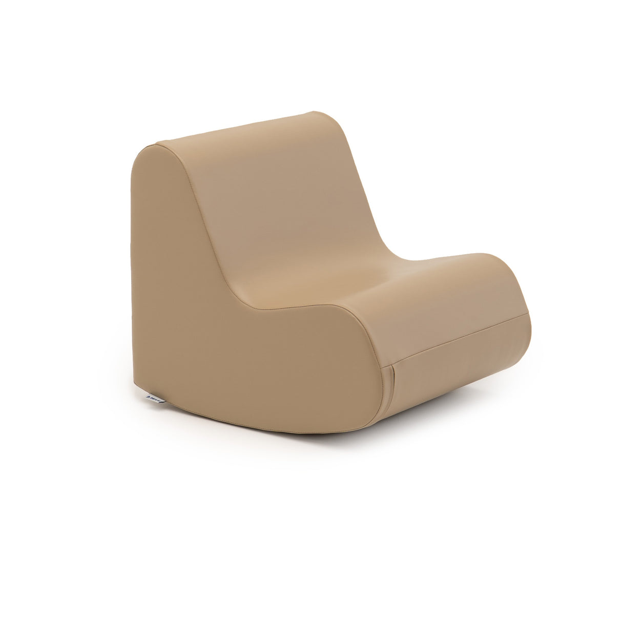 Beige, moderne Sitzgelegenheit mit geschwungener Form und gepolsterter Oberfläche