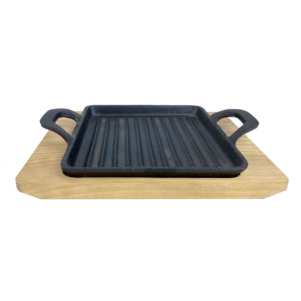 Gusseisen-Pfanne 19,5 x 14 cm, Schwarz, inkl. Holzuntersetzer - Ideal zum Braten und Grillen, für alle Herdarten geeignet