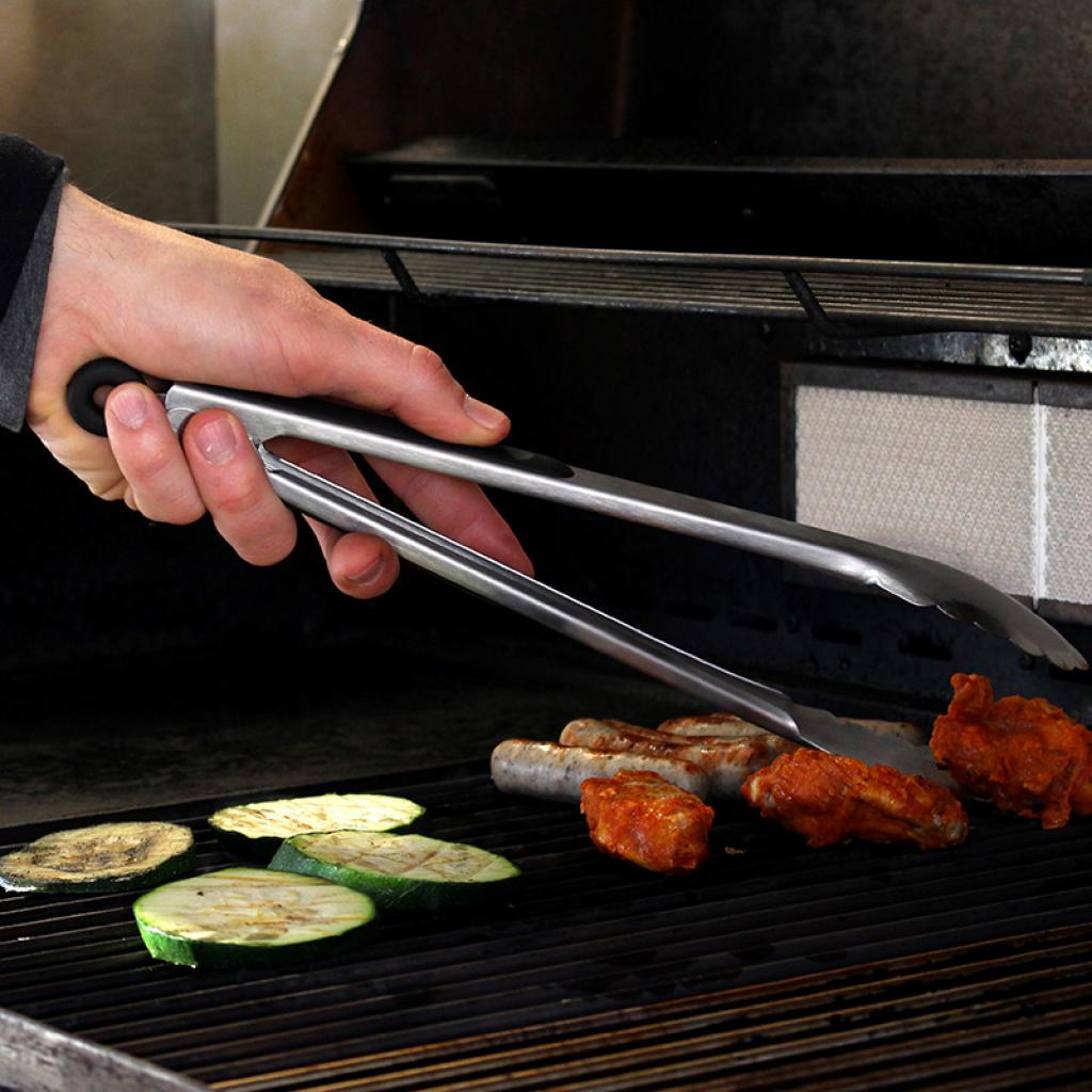 Hochwertige BBQ-/Grill-Zange 31 cm aus Edelstahl 18/10 mit gummiertem Griff und gezahnten Greifern