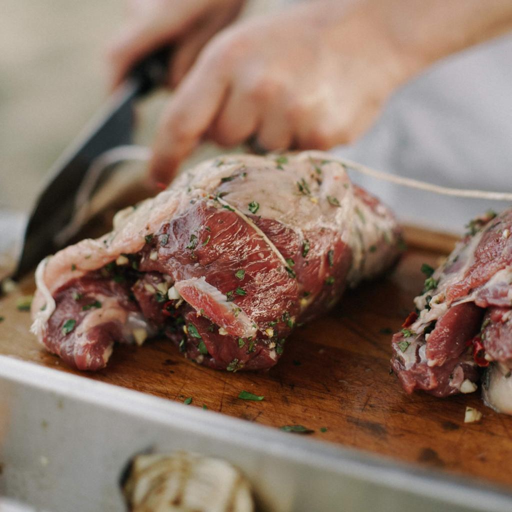 Hochwertiges Marinier-Set aus Edelstahl mit Silikon-Borsten für perfekte Grillergebnisse