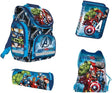Schulranzenset 4-Teilig Avengers – Vorderansicht – Komplettes Avengers-Schulranzenset mit allen enthaltenen Artikeln, Vorderseiten sichtbar.
