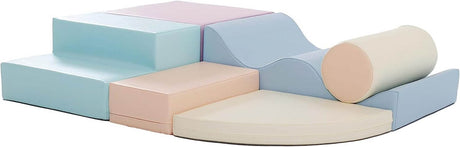 Bunte Schaumstoffbausteine in verschiedenen Formen und Farben für Kinder