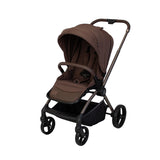 Brauner Kinderwagen mit verstellbarem Verdeck und großen Rädern