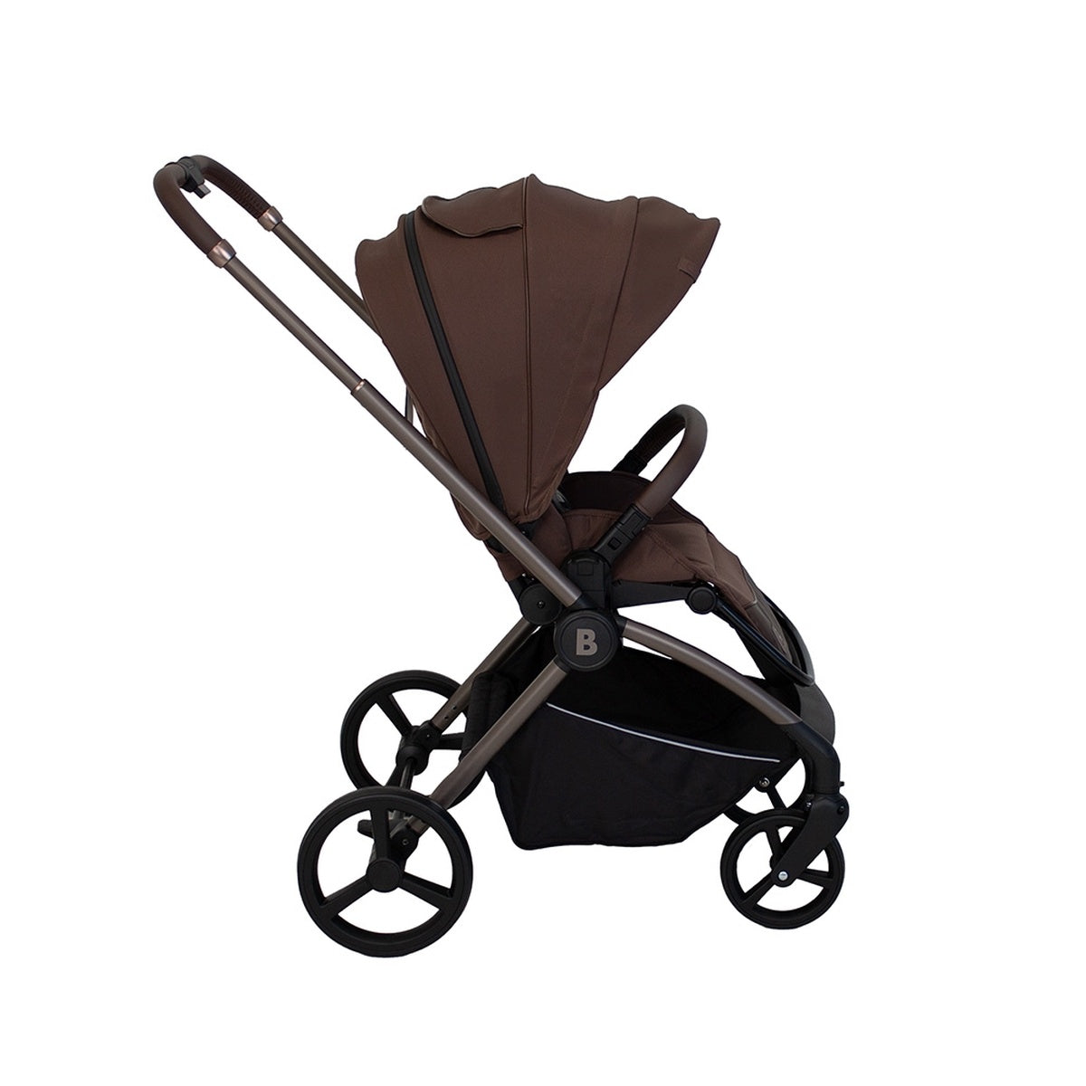 Brauner Kinderwagen mit verstellbarem Sonnendach und großen Rädern