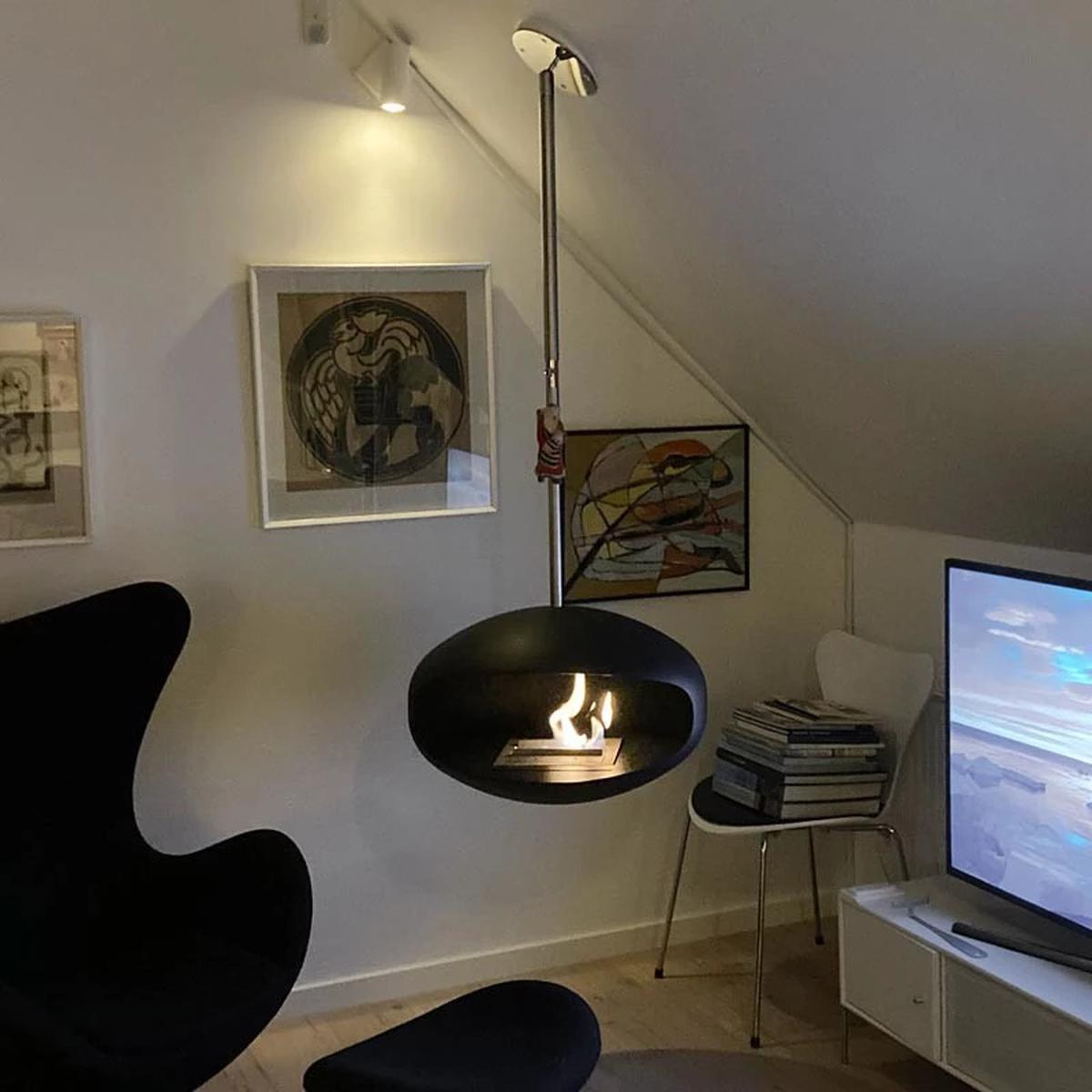CACH Fires Cocoon Aeris, Bioethanol-Kamin in Schwarz mit verstellbarem Edelstahlstab, Bioethanol-Deckenkamin, 3 kW, elegant und modern.