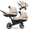 Zwillingskinderwagen-Set, Ansicht bestehend aus zwei 2-in-1 Kinderwagen in Creme mit schwarzem Rahmen.
