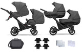 Zwillingskinderwagen-Set, Ansicht bestehend aus zwei 2-in-1 Kinderwagen in Graphit mit schwarzem Rahmen sowie Tasche, 2x Regenschutzfolie, 2x Moskitonetz und 4x Befestigungselemente.