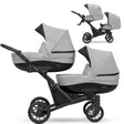 Zwillingskinderwagen-Set, Ansicht bestehend aus zwei 2-in-1 Kinderwagen in Grau mit schwarzem Rahmen.