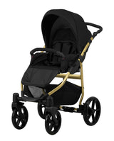 Kinderwagen in leicht schräger Frontansicht, sichtbar mit Sonnenverdeck, Sicherheitsbügel, Vier-Rad-Fahrgestell und geräumigem Unterkorb.