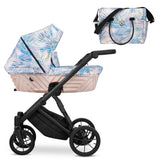 Kombikinderwagen in drei Ansichten: links Seitenansicht mit Babywanne, rechts Frontansicht mit Sportsitz, unten Vorderansicht eines passenden Rucksacks.