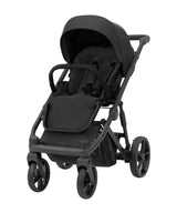 Kinderwagen in leicht schräger Frontansicht, sichtbar mit Sonnenverdeck, Sicherheitsbügel, Vier-Rad-Fahrgestell und geräumigem Unterkorb.