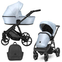 Hellblauer Kombikinderwagen in drei Ansichten: links Seitenansicht mit Babywanne, rechts Frontansicht mit Sportsitz, unten Vorderansicht eines passenden Rucksacks.