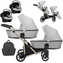 Zwillingskinderwagen-Set, Ansicht bestehend aus zwei 3-in-1 Kinderwagen in Silber mit schwarzem Rahmen sowie einer Tasche und 2x Kinderautositz.
