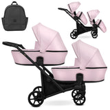 Zwillingskinderwagen-Set, Ansicht bestehend aus zwei 2-in-1 Kinderwagen in Pink mit schwarzem Rahmen und einer Tasche.