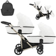 Zwillingskinderwagen-Set, Ansicht bestehend aus zwei 2-in-1 Kinderwagen in Weiß mit schwarzem Rahmen und einer Tasche.