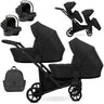 Zwillingskinderwagen-Set, Ansicht bestehend aus zwei 3-in-1 Kinderwagen in Schwarz mit schwarzem Rahmen und einer Tasche sowie 2x Kinderautositze.