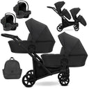 Zwillingskinderwagen-Set, Ansicht bestehend aus zwei 3-in-1 Kinderwagen in Schwarz mit schwarzem Rahmen sowie einer Tasche und 2x Kinderautositz.