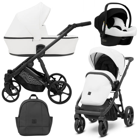 Weißer Kombikinderwagen in drei Ansichten: links Seitenansicht mit Babywanne, rechts Frontansicht mit Sportsitz, unten Vorderansicht eines passenden Rucksacks, rechts oben Ansicht eines passenden Autositz dazu.