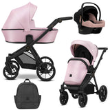 Kombikinderwagen in drei Ansichten: links Seitenansicht mit Babywanne, rechts Frontansicht mit Sportsitz, unten Vorderansicht eines passenden Rucksacks, rechts oben Ansicht eines passenden Autositz dazu.
