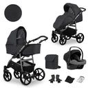 Kombikinderwagen in zwei Ansichten: links Seitenansicht mit Babywanne, rechts Frontansicht mit Sportsitz, unten Vorderansicht einer passenden Tragetasche und zwei Zubehörtaschen, rechts unten Ansicht eines passenden Autositzes dazu.
