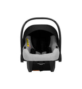 Frontalansicht eines modernen Kinderautositzes in Grau.