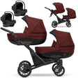 Zwillingskinderwagen-Set, Ansicht bestehend aus zwei 3-in-1 Kinderwagen in Claret mit schwarzem Rahmen und 2x Kinderautositze in schwarz.