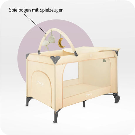 Spielbett in Beige mit abnehmbarem Spielbogen und Spielzeugen