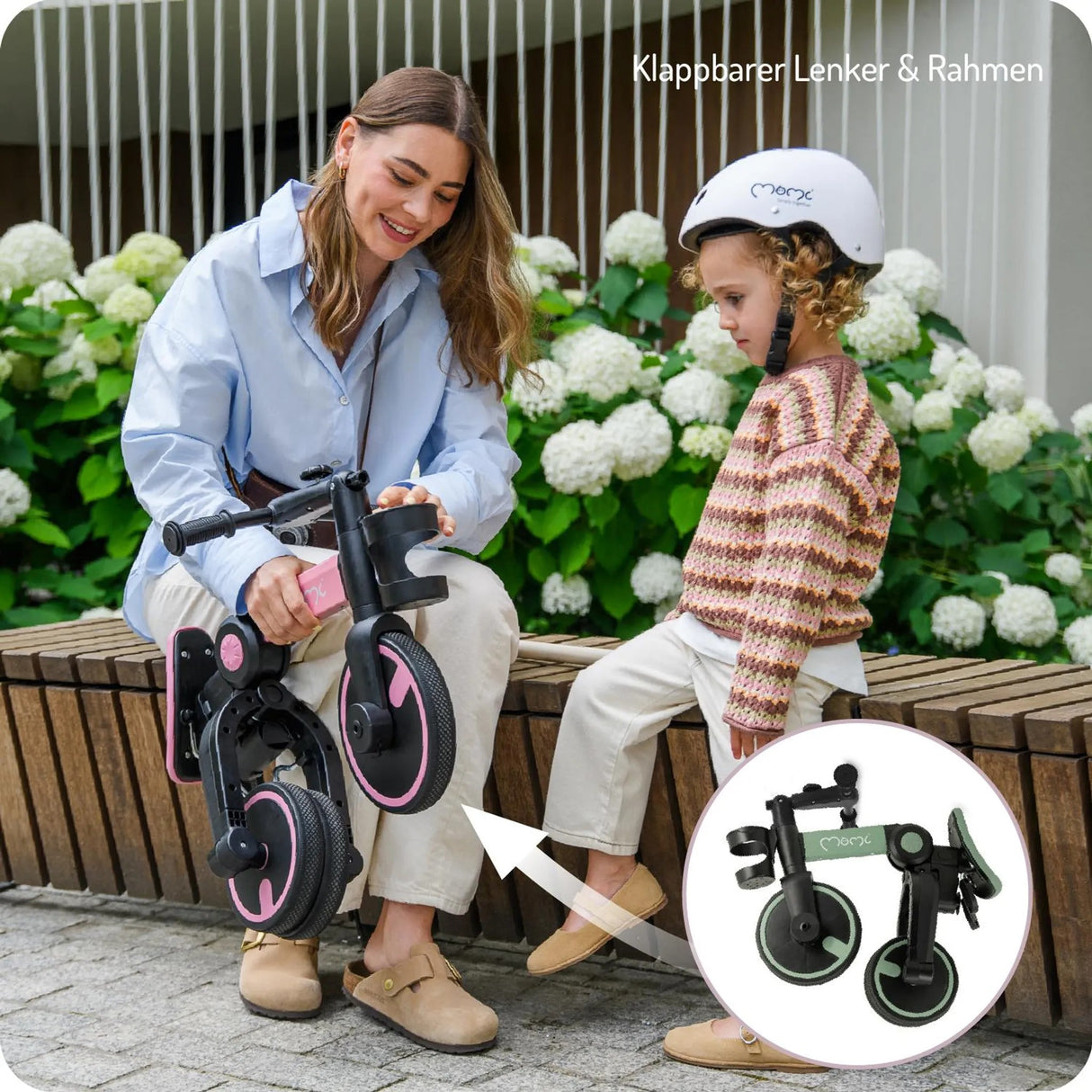 Faltbarer Roller mit klappbarem Lenker und Rahmen, genutzt von Mutter und Kind