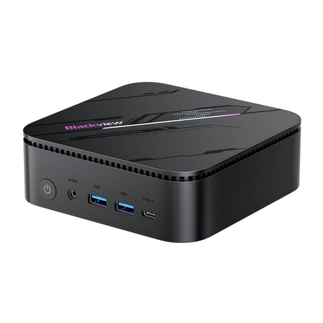 Blackview MP100 Mini PC – Vorderansicht schräg links, kompakter schwarzer Mini-PC mit modernem Design und beleuchtetem Logo