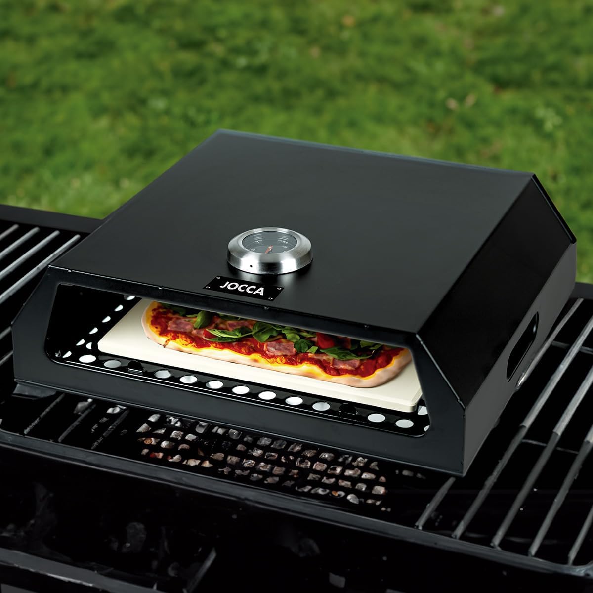 Jocca Pizzaofen Grullzubehör auf dem Grill mit Pizza auf dem Pizzastein