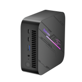 Blackview MP100 Mini PC – Hochkant aufgestellt, seitliche Ansicht mit Ports und Lüftungsschlitzen, modernes schwarzes Design
