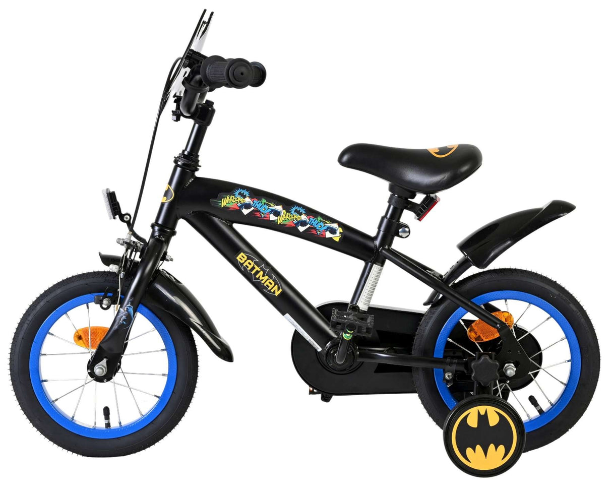 Schwarzes Kinderfahrrad mit Batman-Motiv und blauen Reifen