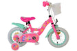 Rosa Kinderfahrrad mit Korb und Trainingsträdern, verspieltes Design